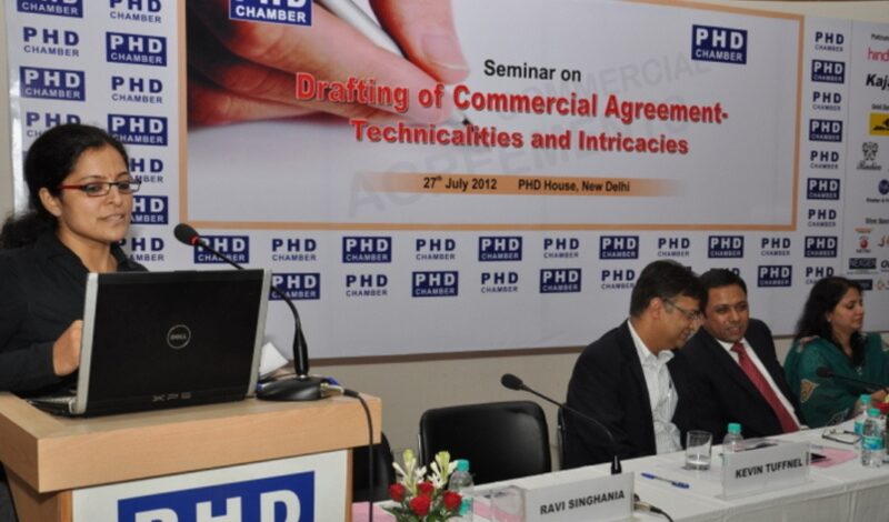 Mr. Maheshwari presenting an award to Mr. Kevin Tuffnel - 2_